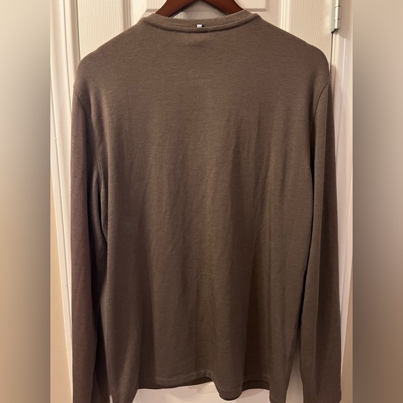 Brand NEW Mens Kit and Ace Upgraded Long Sleeve Henley Medium - Picture 4 of 7